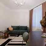 Апартаменти Elegant Poets 2br & Large Sofa Bed For 6 *