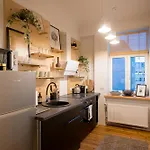 Elegant Poets 2br & Large Sofa Bed For 6 * リガ