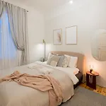 Апартаменти Elegant Poets 2br & Large Sofa Bed For 6 *