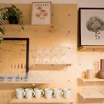 Elegant Poets 2br & Large Sofa Bed For 6 Рига