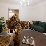 アパート Elegant Poets 2br & Large Sofa Bed For 6