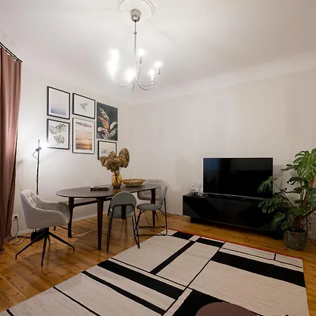 Elegant Poets 2br & Large Sofa Bed For 6 *