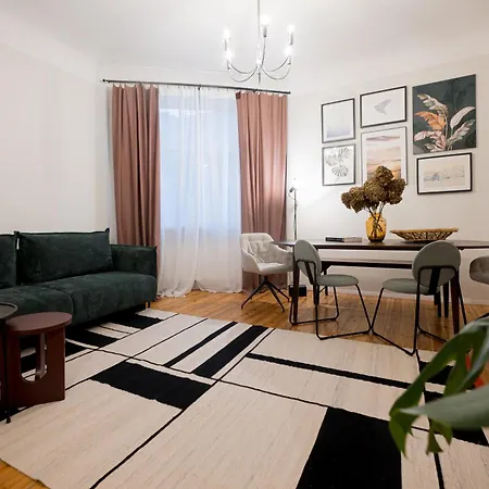 アパート Elegant Poets 2br & Large Sofa Bed For 6 リガ