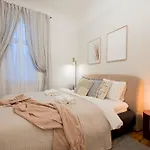 Elegant Poets 2br & Large Sofa Bed For 6 公寓 里加