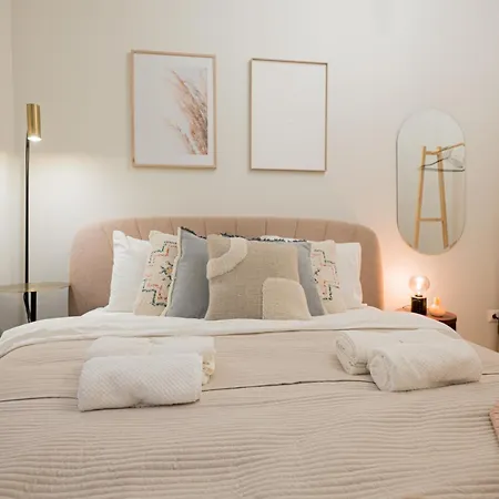 Elegant Poets 2br & Large Sofa Bed For 6 公寓