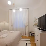 Elegant Poets 2br & Large Sofa Bed For 6 *
