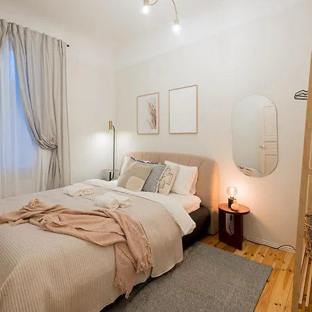 Elegant Poets 2br & Large Sofa Bed For 6 * Riga