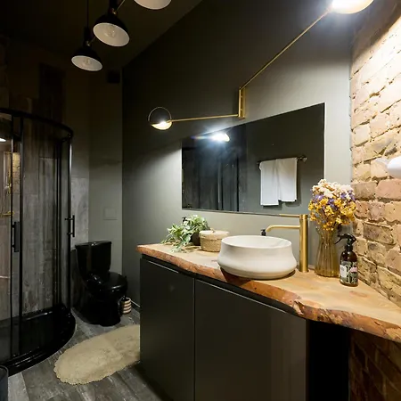 Elegant Poets Apartment *